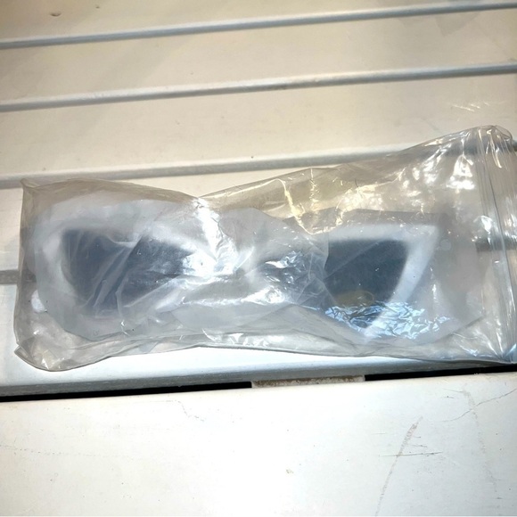 Petals Peacocks Zumiez Retro Y2K Mod Triangle Sunglasses  White NIB UVpr… - Picture 2 of 4